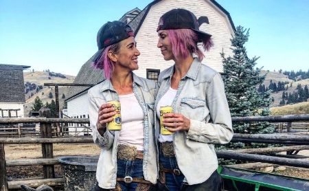 Jennifer Landon reportedly identifies as homosexual.